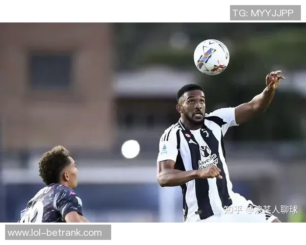 中超激战巴萨逆转本菲卡红牌事件引发全场热议与争议