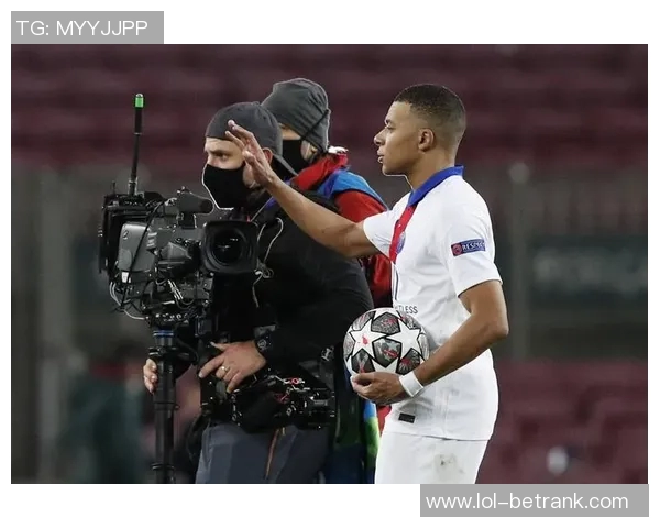 德甲激战巴黎圣日耳曼大胜曼城帽子戏法点燃全场激情与转会传闻